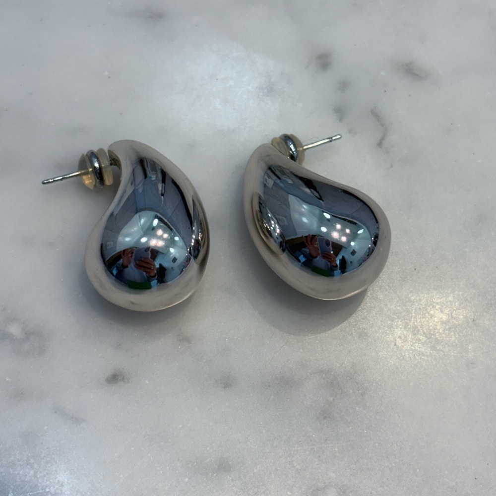 Eliou Silver Magda Earrings - Picture 3 of 4